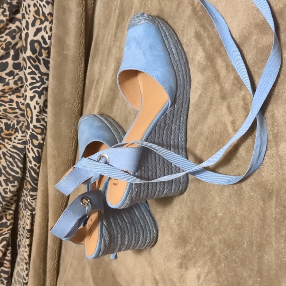 Shoes - Picture 4 of 4